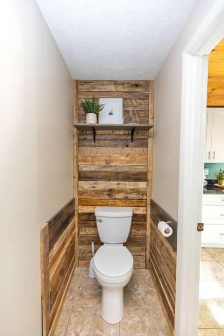 *new* Beautiful 3 Floor Townhome With Sauna *