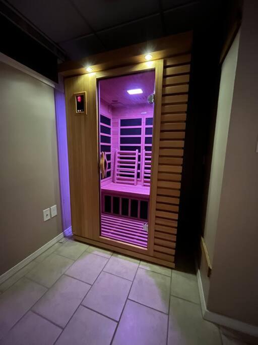*new* Beautiful 3 Floor Townhome With Sauna